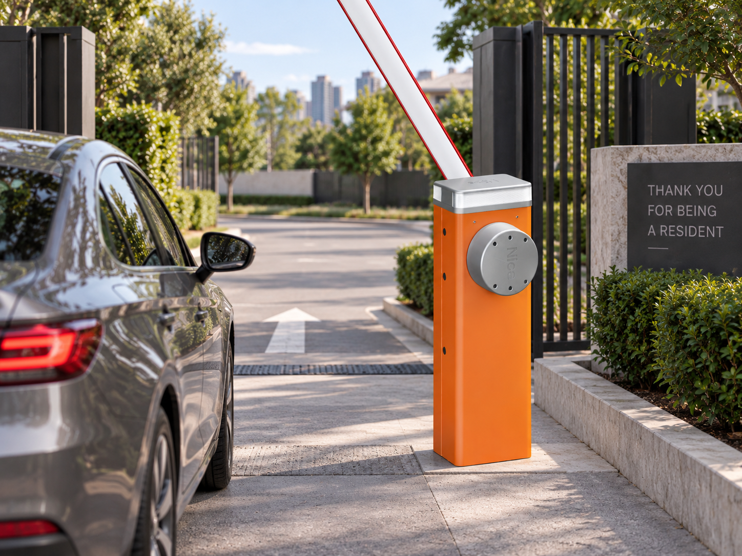 Barrera vehicular Nice en acceso residencial